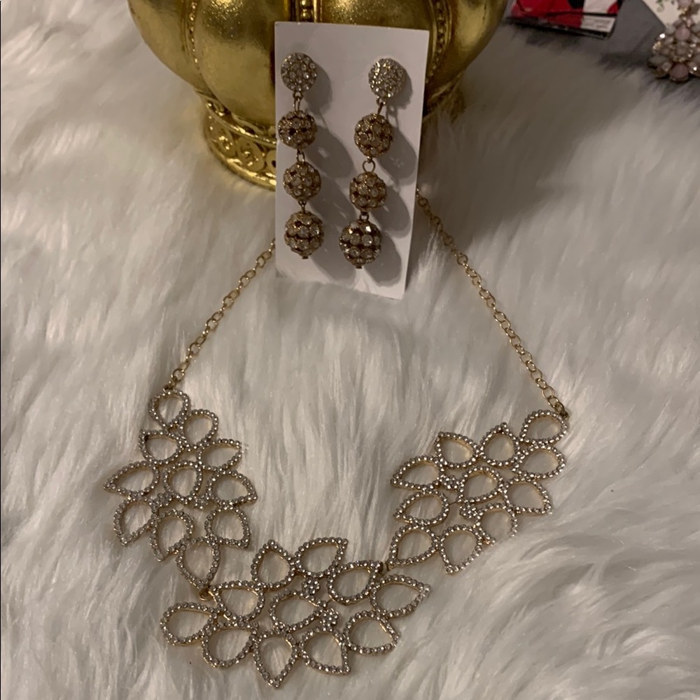 Elegant Gold Floral Jewelry Set